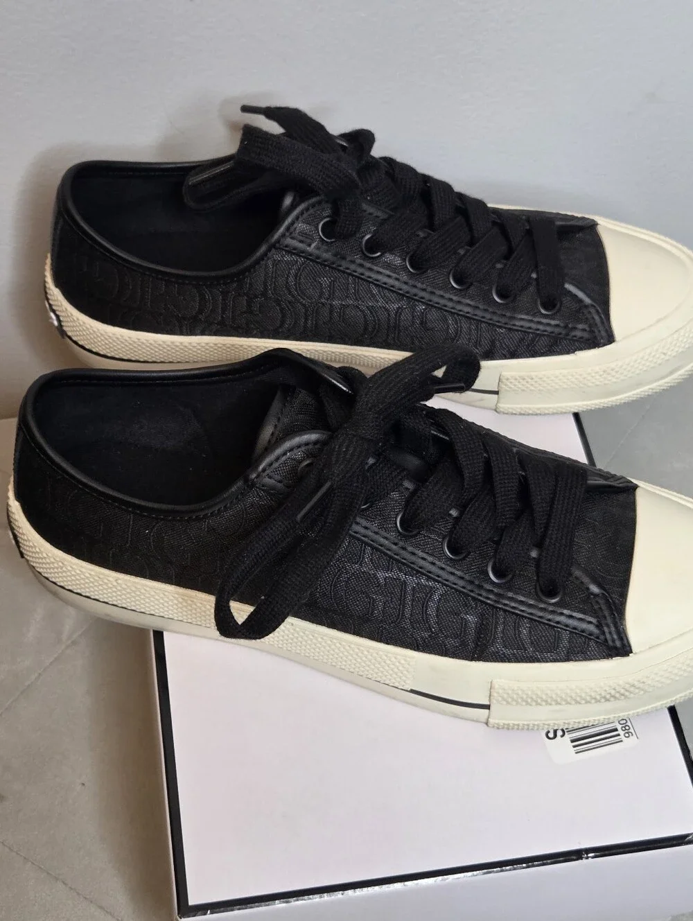 Guess Cary Women's Low-Top Canvas‎ Jacquard Sneakers with G monogram, Sz 7.5